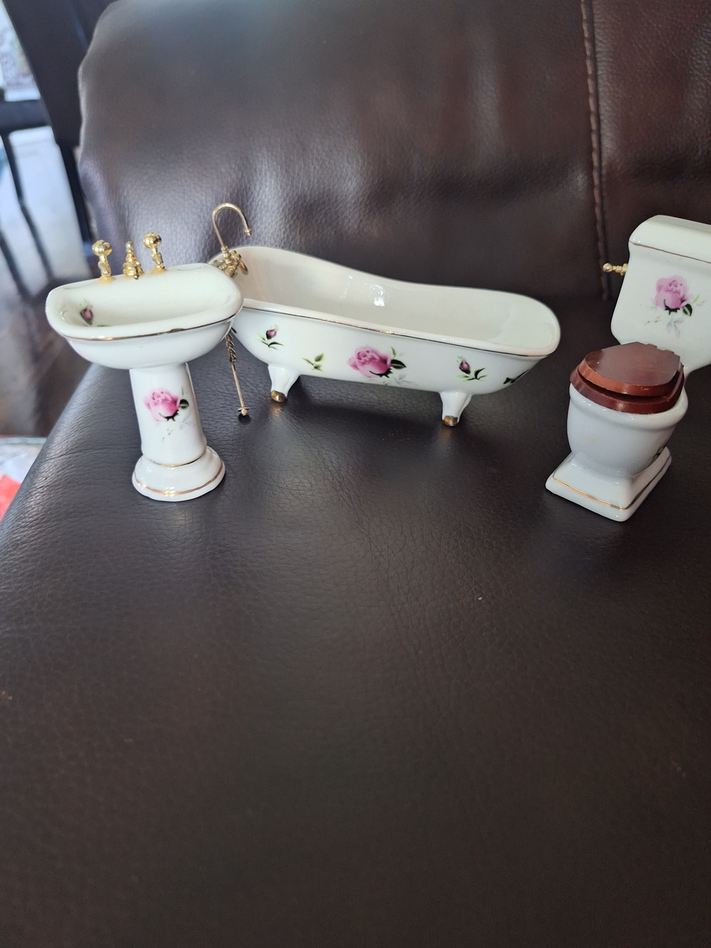 Decorative Miniature Porcelain Bath Set with Pink Rose Accents